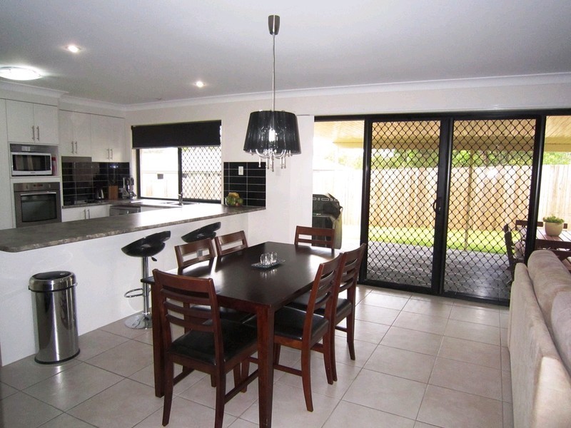 22 Eric Drive, Blackstone QLD 4304