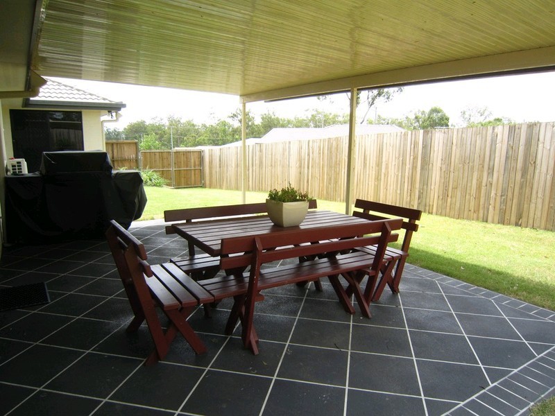 22 Eric Drive, Blackstone QLD 4304