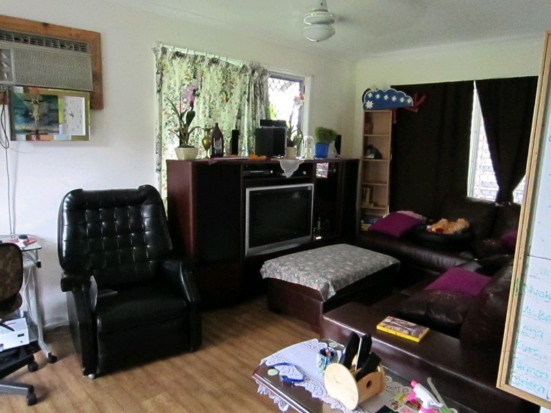 27 Phyllis Street, Eastern Heights QLD 4305