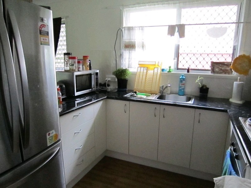 27 Phyllis Street, Eastern Heights QLD 4305