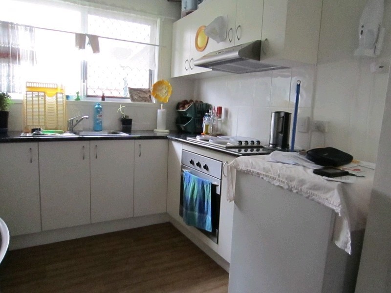 27 Phyllis Street, Eastern Heights QLD 4305