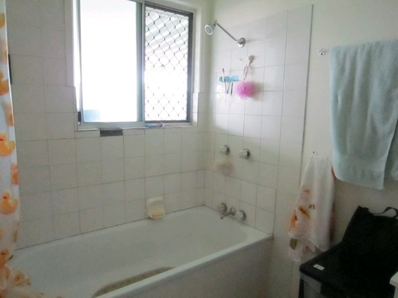 27 Phyllis Street, Eastern Heights QLD 4305