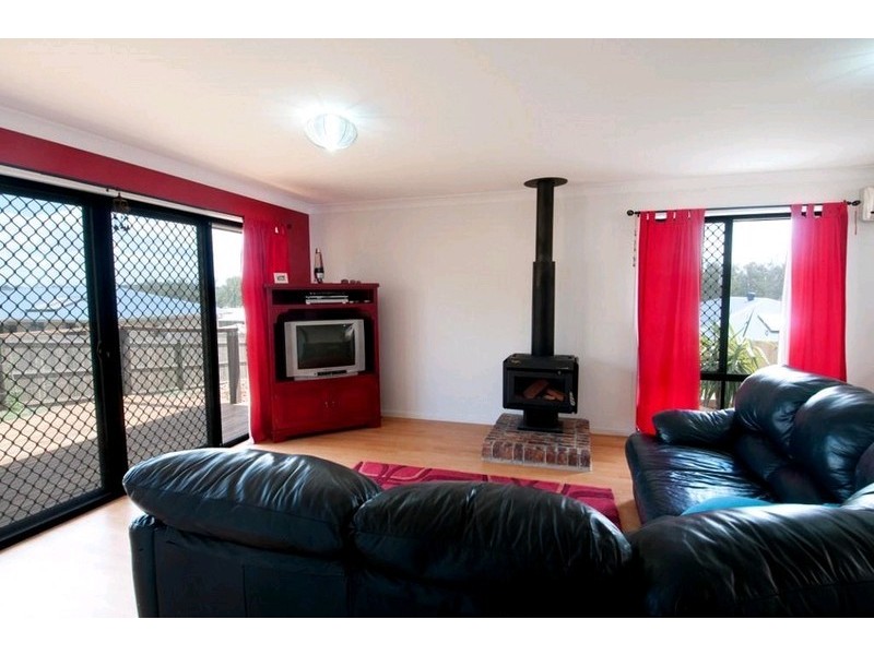 8 Truscot Court, Fernvale QLD 4306