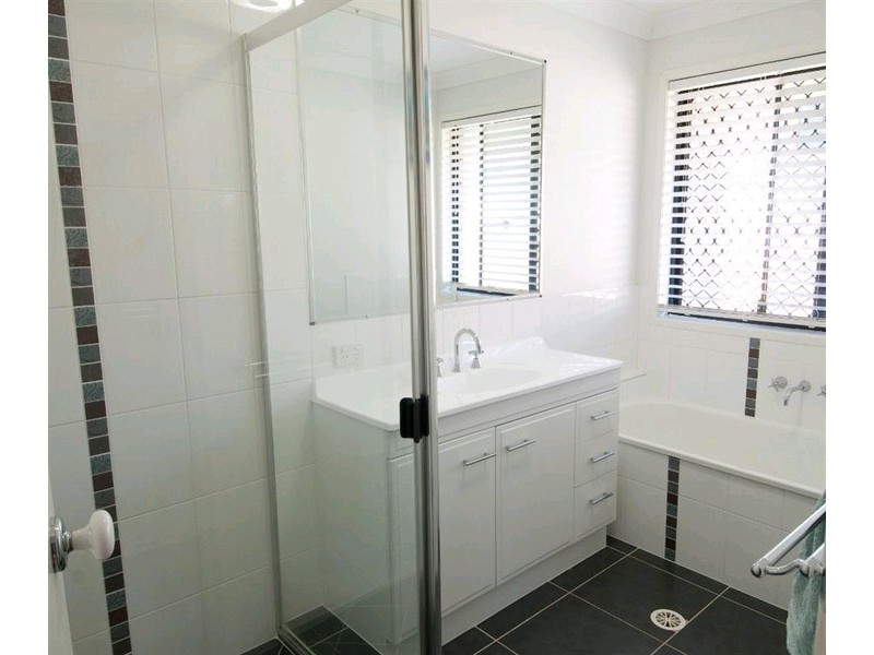 8 Truscot Court, Fernvale QLD 4306