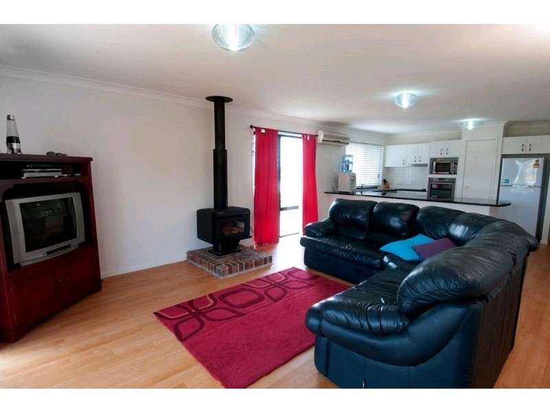 8 Truscot Court, Fernvale QLD 4306