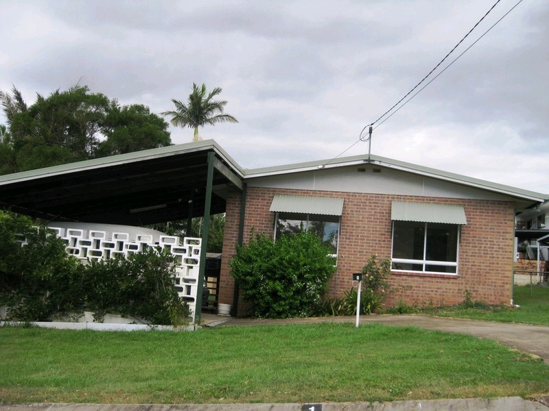 1 Slack Street, North Booval QLD 4304