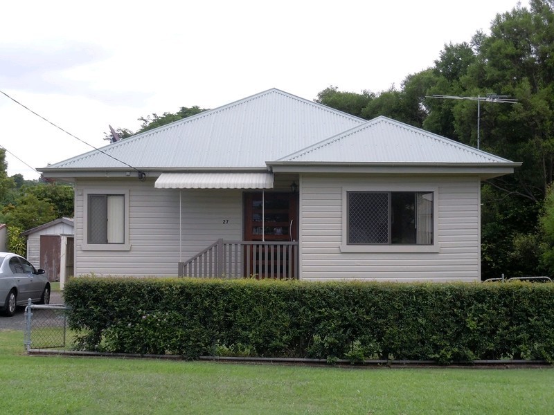 27 Queen Street, Newtown QLD 4305