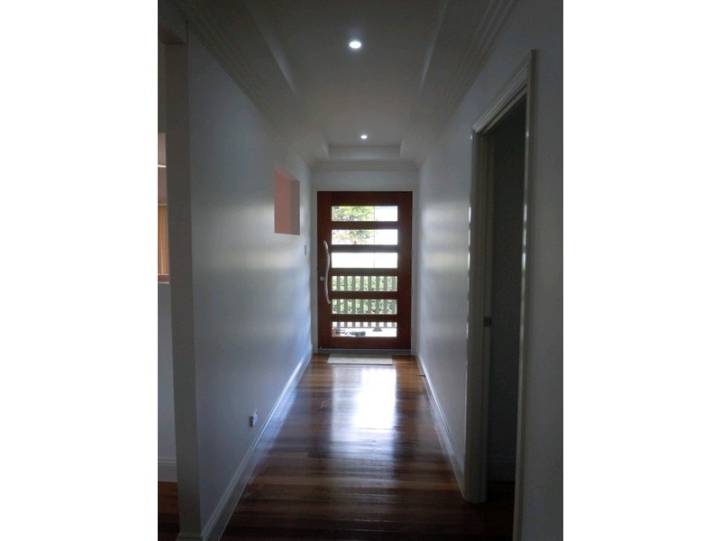 27 Queen Street, Newtown QLD 4305