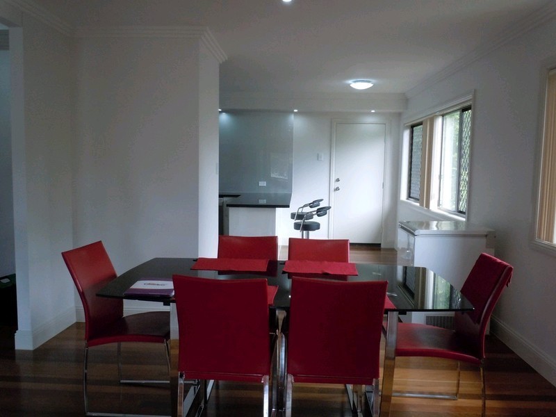 27 Queen Street, Newtown QLD 4305