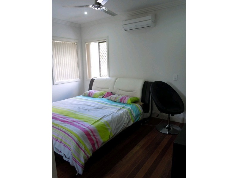 27 Queen Street, Newtown QLD 4305