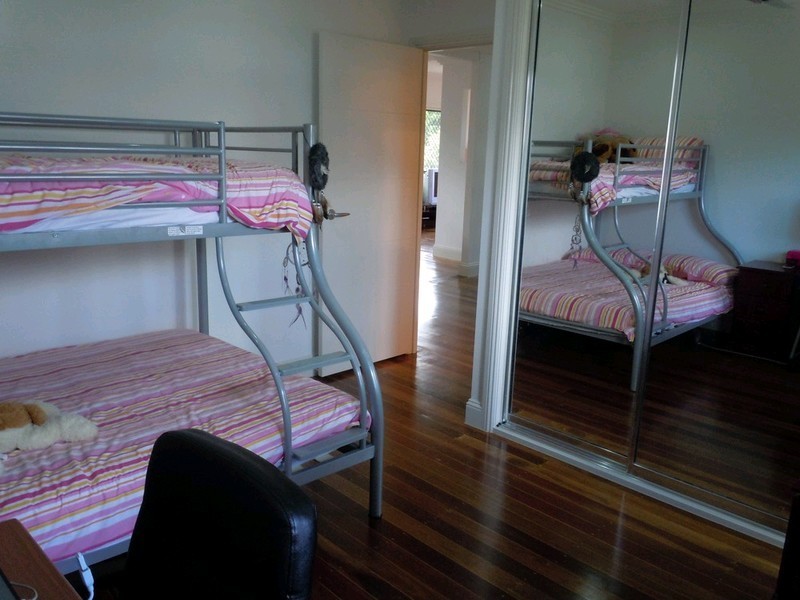 27 Queen Street, Newtown QLD 4305