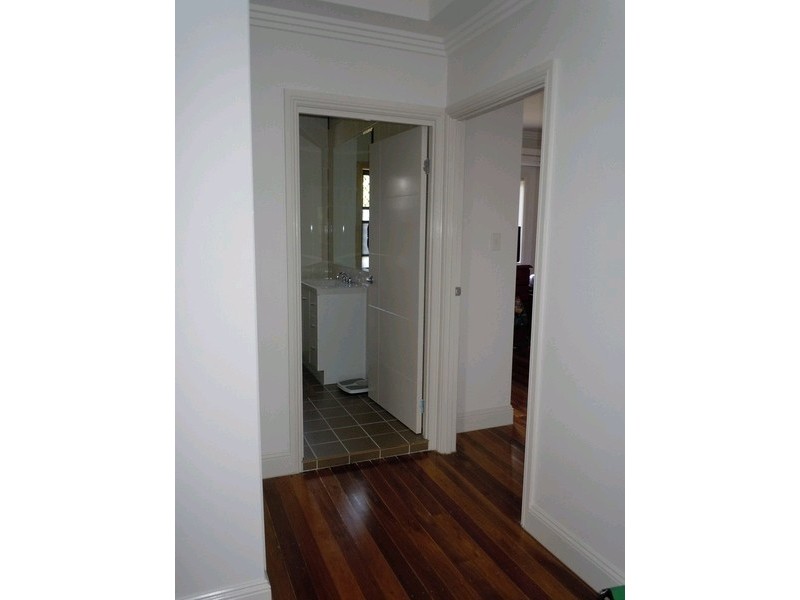 27 Queen Street, Newtown QLD 4305