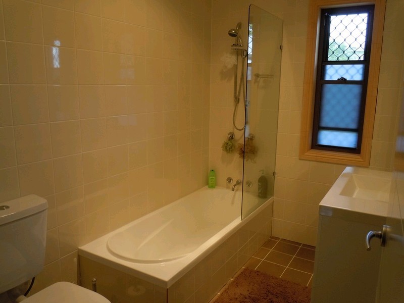 27 Queen Street, Newtown QLD 4305