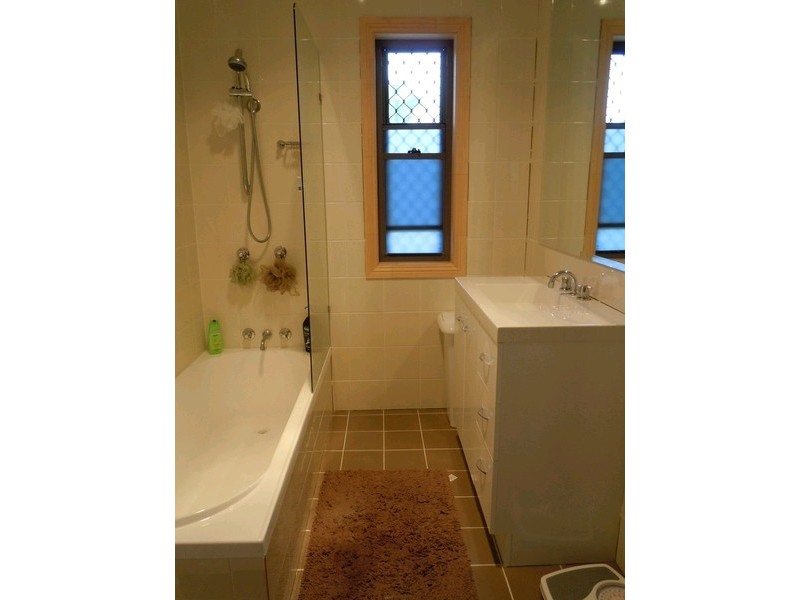 27 Queen Street, Newtown QLD 4305