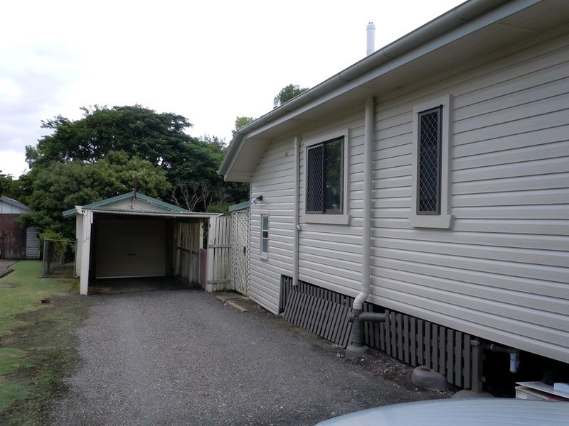 27 Queen Street, Newtown QLD 4305