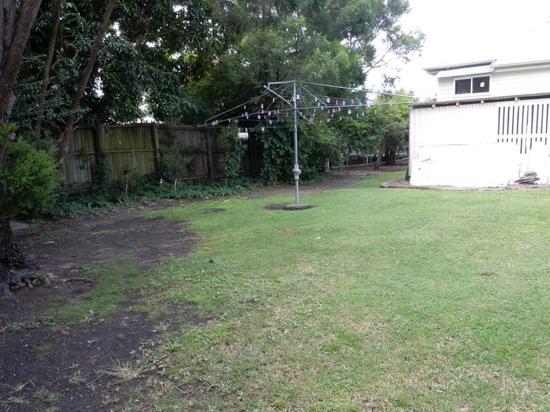 27 Queen Street, Newtown QLD 4305