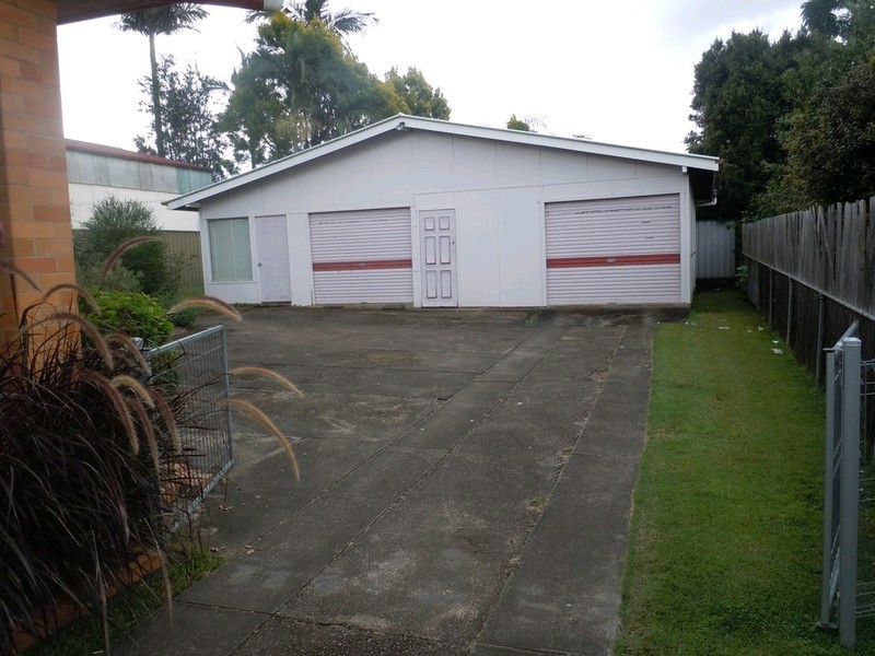86 Cemetery Road, Eastern Heights QLD 4305