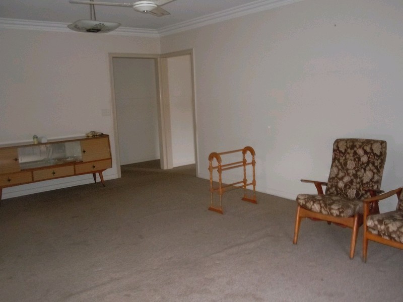 86 Cemetery Road, Eastern Heights QLD 4305