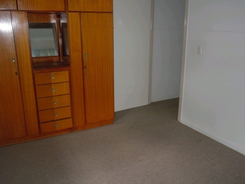 86 Cemetery Road, Eastern Heights QLD 4305