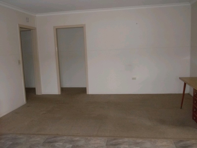 86 Cemetery Road, Eastern Heights QLD 4305