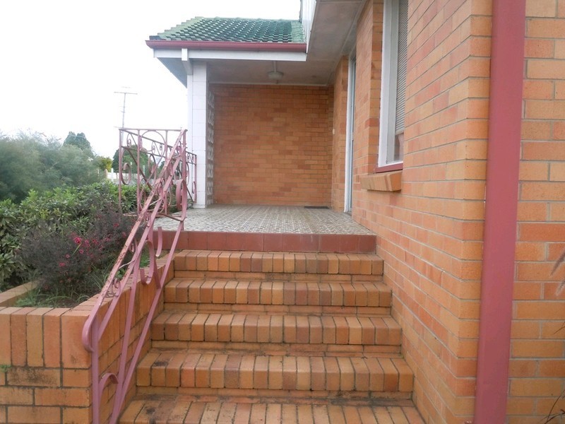 86 Cemetery Road, Eastern Heights QLD 4305