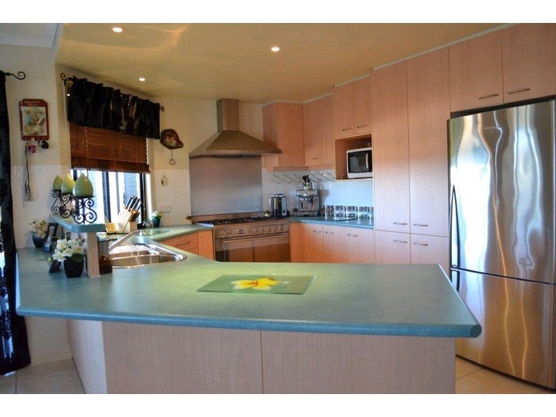 5 Admiralty Place, Coral Cove QLD 4670