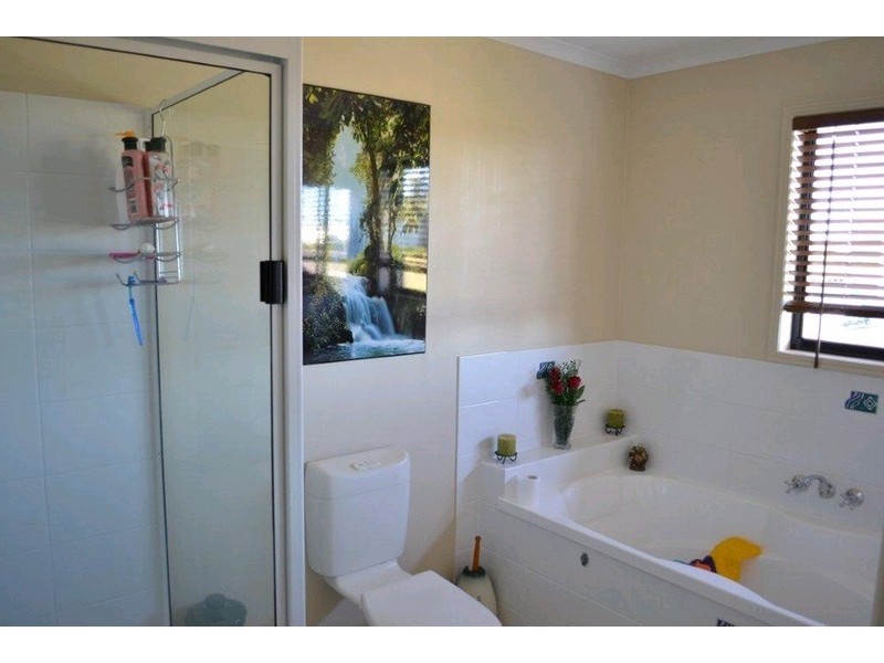 5 Admiralty Place, Coral Cove QLD 4670