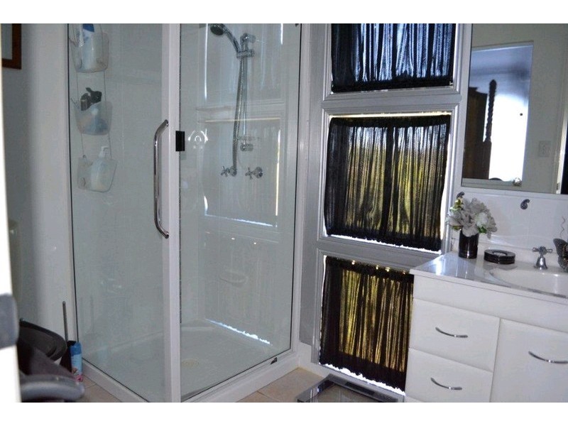 5 Admiralty Place, Coral Cove QLD 4670