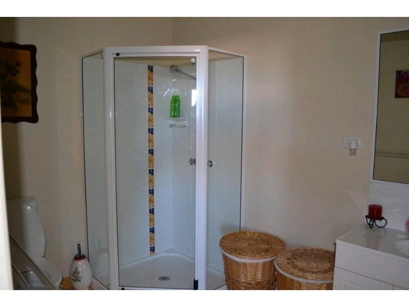 5 Admiralty Place, Coral Cove QLD 4670