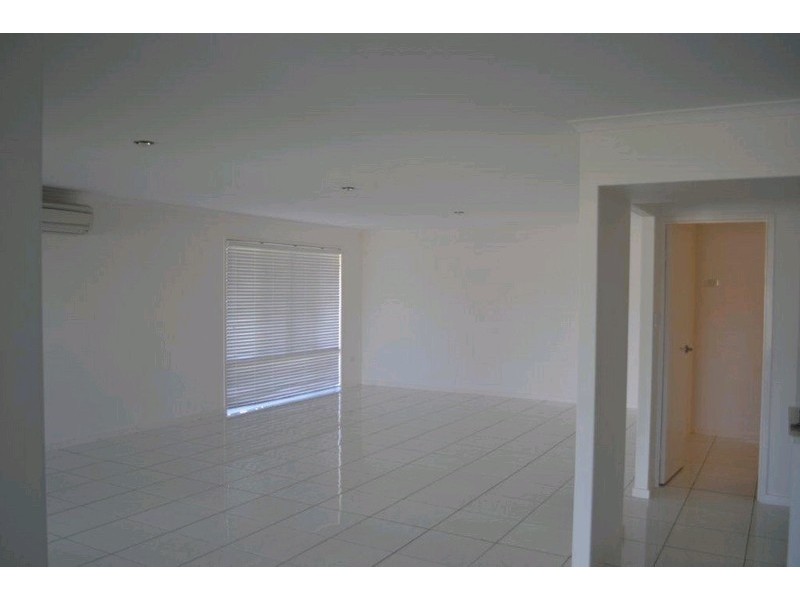 37 Bisdee Street, Coral Cove QLD 4670