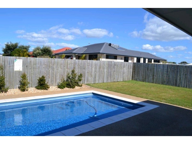 37 Bisdee Street, Coral Cove QLD 4670