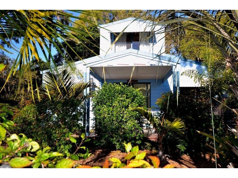 10 Ocean Court, Moore Park Beach QLD 4670