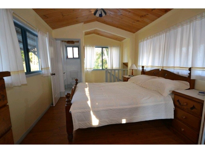 10 Ocean Court, Moore Park Beach QLD 4670