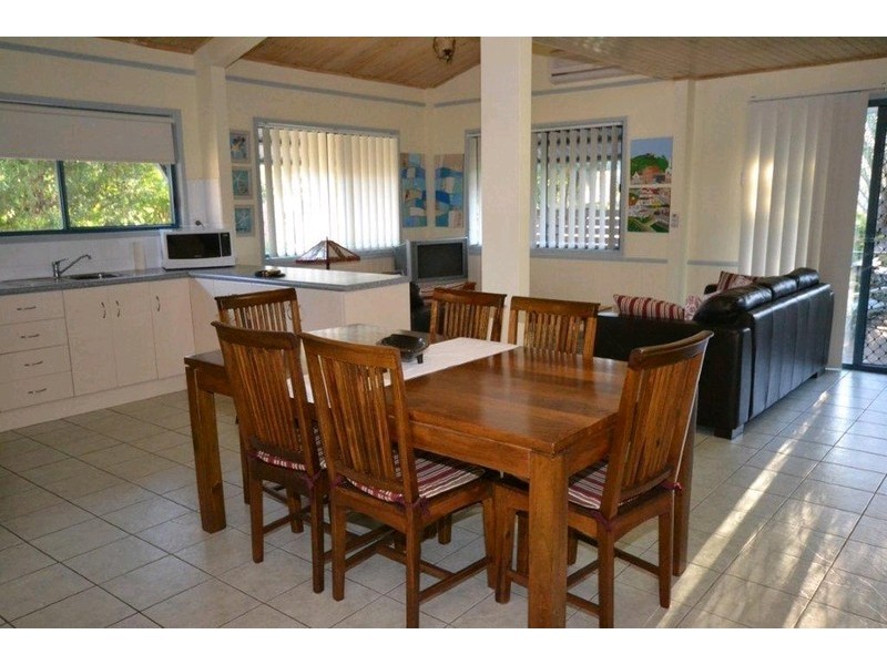 10 Ocean Court, Moore Park Beach QLD 4670