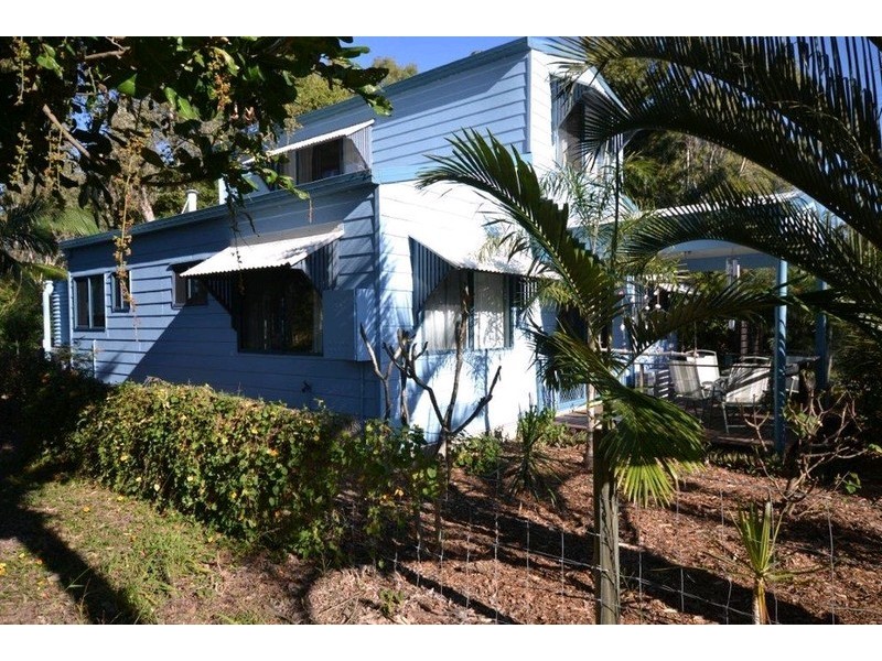 10 Ocean Court, Moore Park Beach QLD 4670