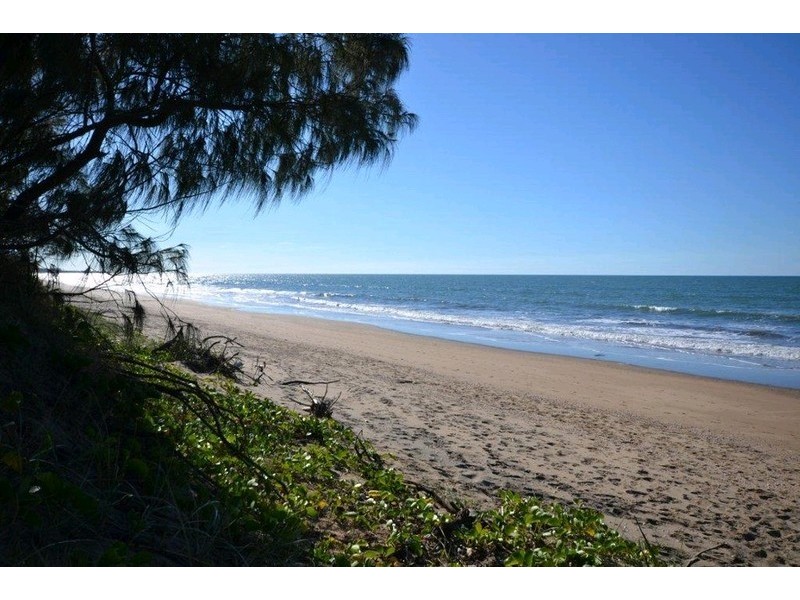 10 Ocean Court, Moore Park Beach QLD 4670