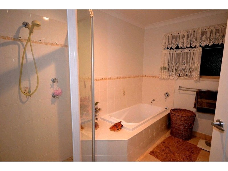 17A Lovers Walk, Thabeban QLD 4670