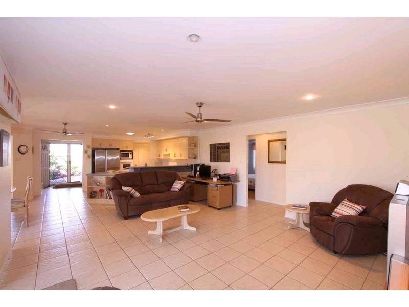 10 Homestead Boulevard, Coral Cove QLD 4670