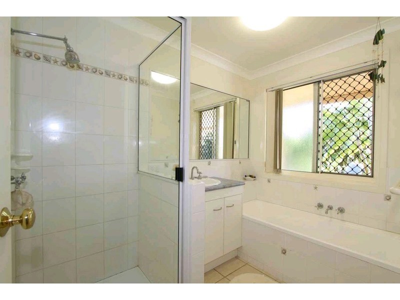 10 Homestead Boulevard, Coral Cove QLD 4670