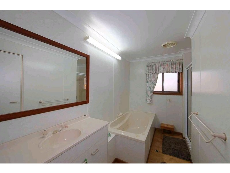 14 Linden Crescent, Qunaba QLD 4670