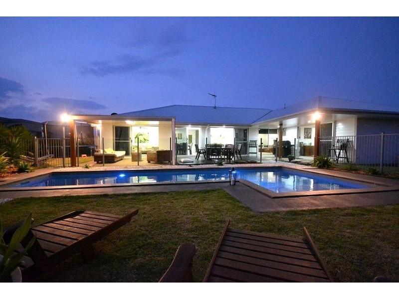 4 Leon Place, Coral Cove QLD 4670