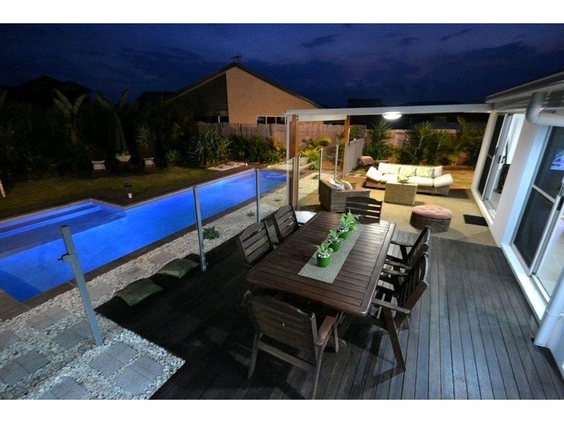4 Leon Place, Coral Cove QLD 4670