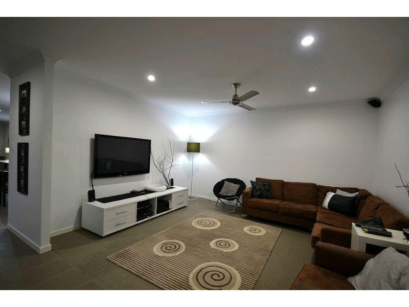 4 Leon Place, Coral Cove QLD 4670