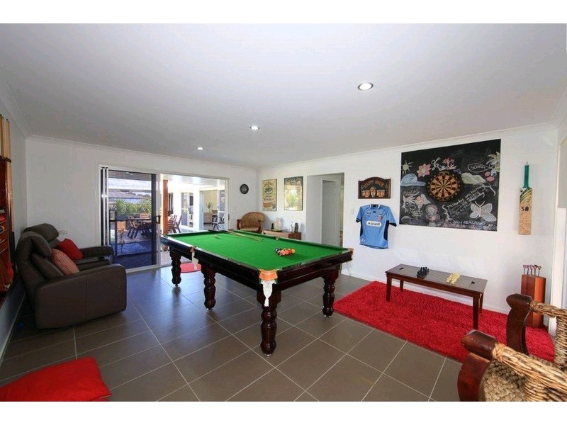 4 Leon Place, Coral Cove QLD 4670