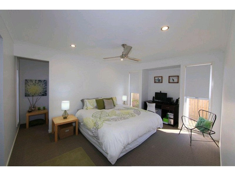 4 Leon Place, Coral Cove QLD 4670