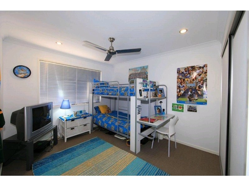4 Leon Place, Coral Cove QLD 4670