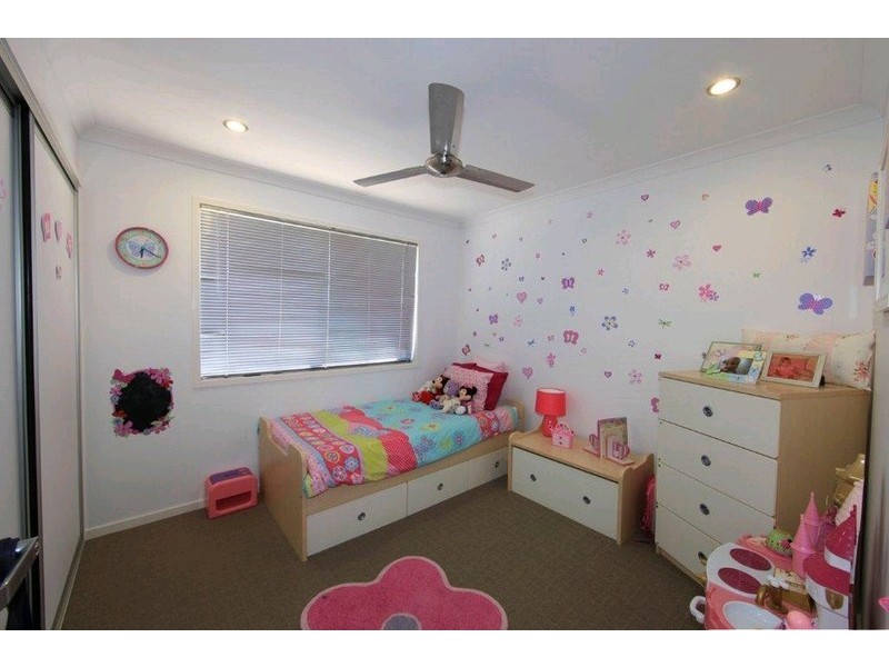 4 Leon Place, Coral Cove QLD 4670
