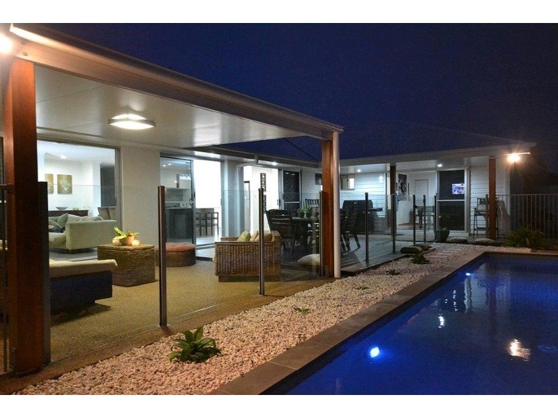 4 Leon Place, Coral Cove QLD 4670