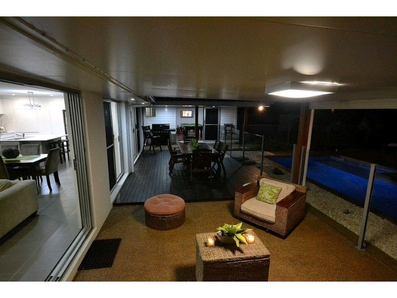 4 Leon Place, Coral Cove QLD 4670
