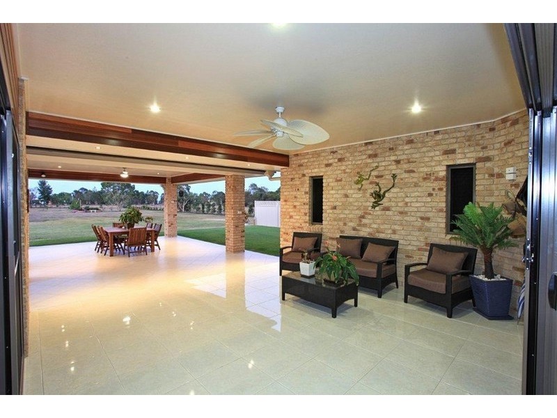 25 Pinto Avenue, Branyan QLD 4670